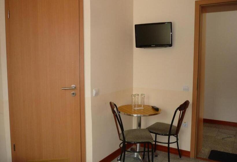 غرفة قياسية, Mórafészek Vendégház