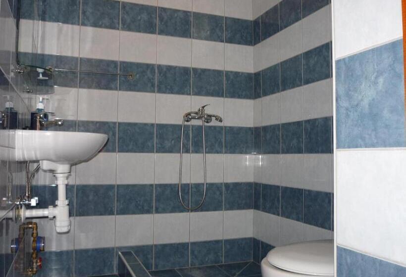 غرفة قياسية ثلاثية, Mórafészek Vendégház