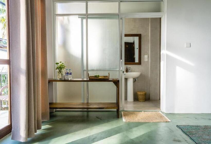 Номер Deluxe с Балконом, The Atrium Hiriketiya