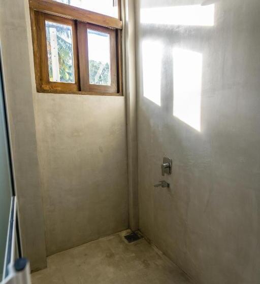 Номер Deluxe с Балконом, The Atrium Hiriketiya