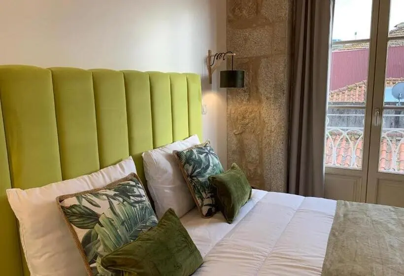 سوییت سوپریور, Lost Inn Porto Hostel