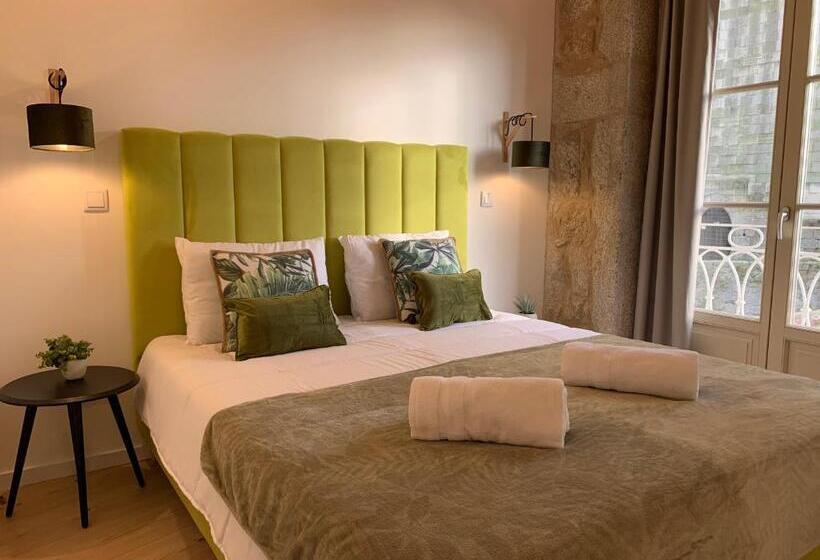 سوییت سوپریور, Lost Inn Porto Hostel