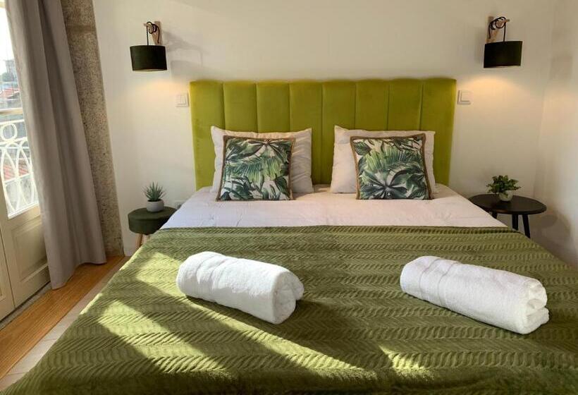 سوییت سوپریور, Lost Inn Porto Hostel