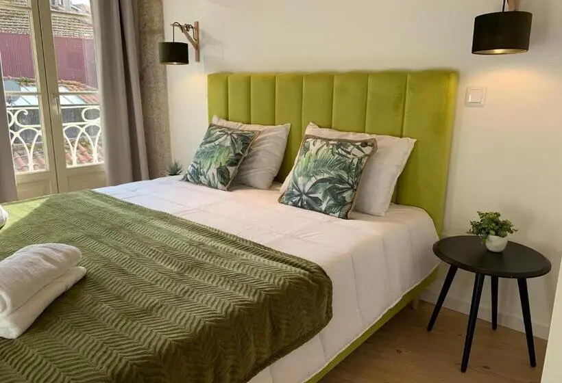 سوییت سوپریور, Lost Inn Porto Hostel