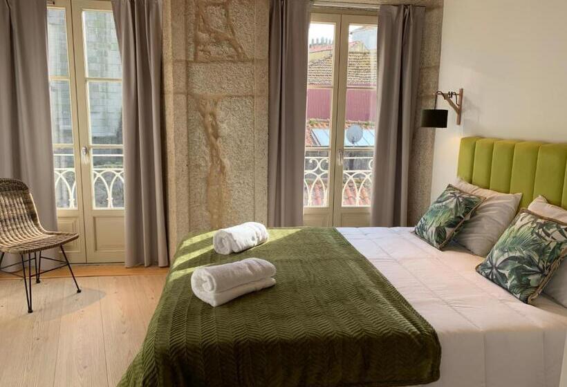 سوییت سوپریور, Lost Inn Porto Hostel