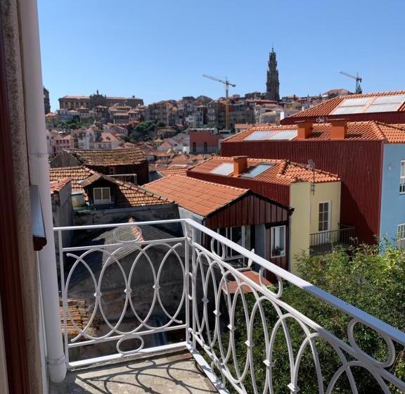 سوییت سوپریور, Lost Inn Porto Hostel