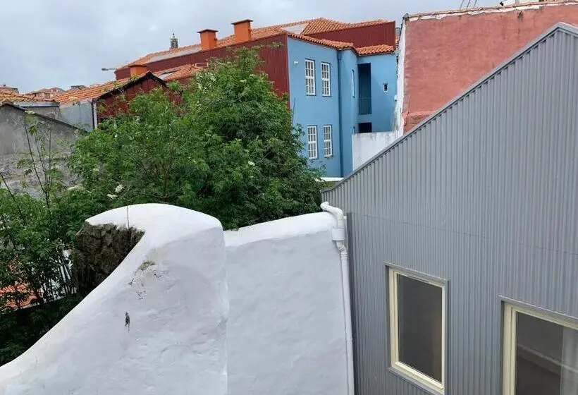 اتاق استاندارد, Lost Inn Porto Hostel