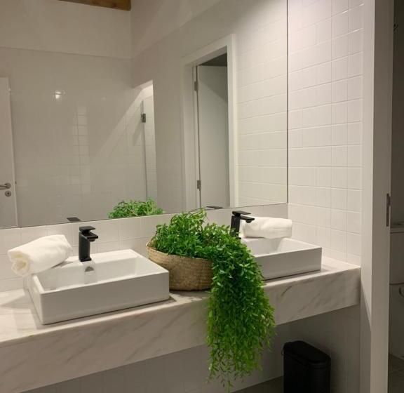 اتاق استاندارد, Lost Inn Porto Hostel