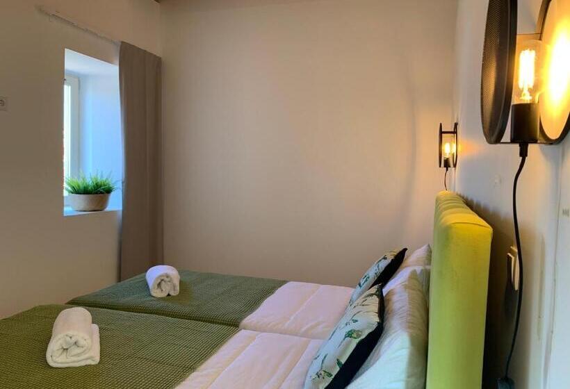 سوییت, Lost Inn Porto Hostel