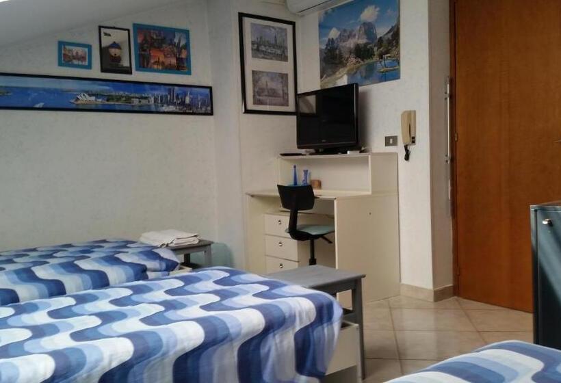 バルコニー付きスタンダードトリプルルーム, Affittacamere Il Giramondo