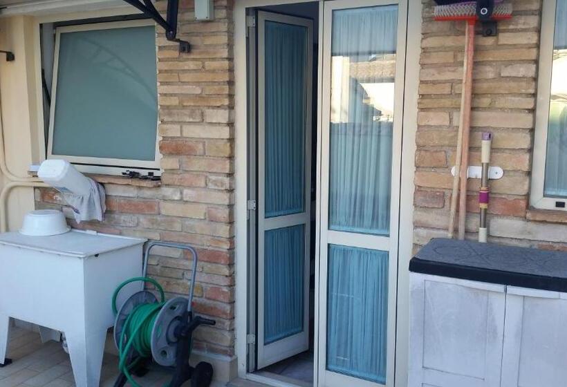 バルコニー付きスタンダードトリプルルーム, Affittacamere Il Giramondo