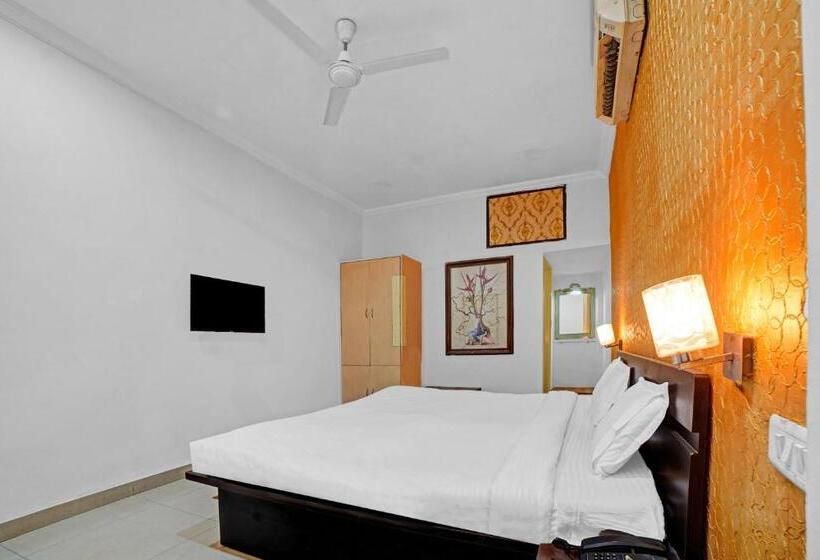 デラックスルーム, Capital O Convivial Hotel Amit Regency