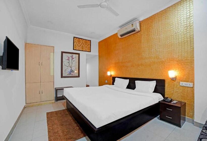 デラックスルーム, Capital O Convivial Hotel Amit Regency