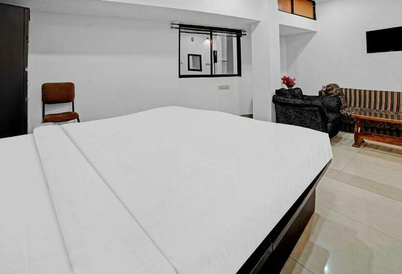 デラックスルーム, Capital O Convivial Hotel Amit Regency