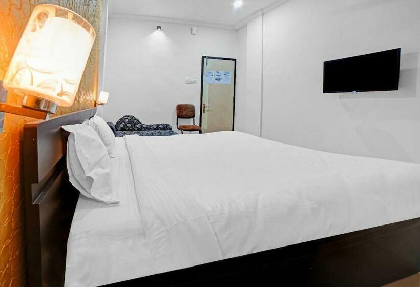 デラックスルーム, Capital O Convivial Hotel Amit Regency