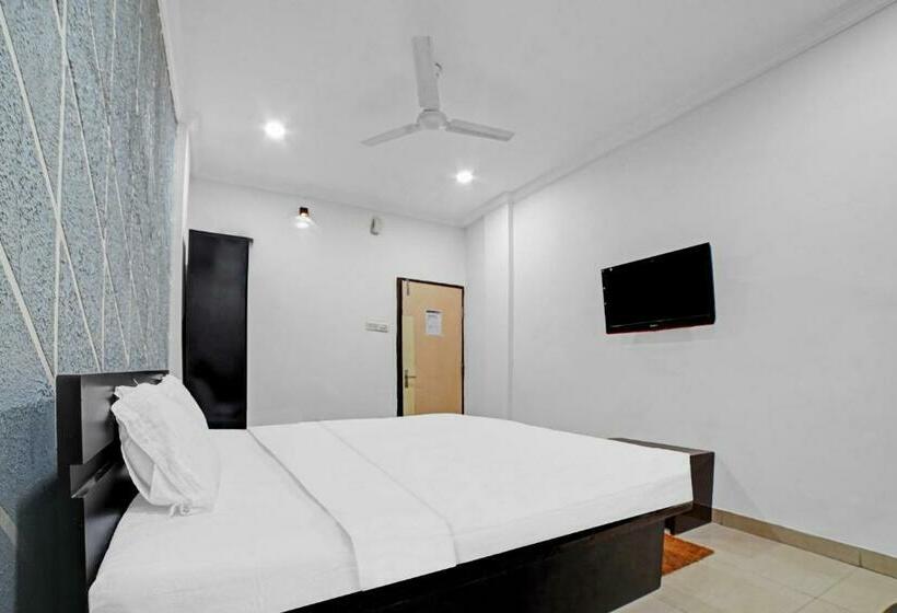 デラックスルーム, Capital O Convivial Hotel Amit Regency