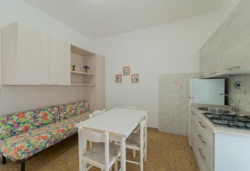 庭の見える１ベッドルームアパートメント, Residence Baia Delle Grazie