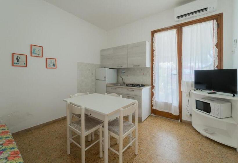带1个卧室带花园景观的公寓, Residence Baia Delle Grazie