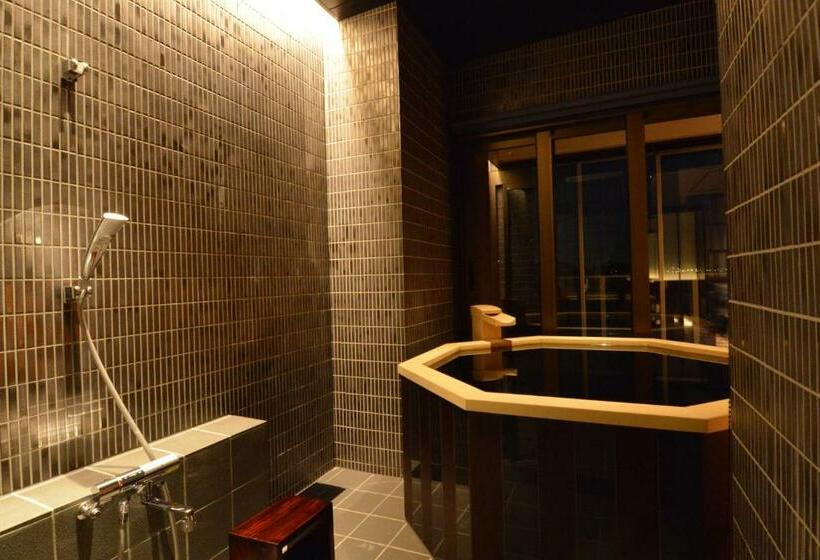 חדר סטנדרט לארבעה, Toriizaki Club Sushi Auberge