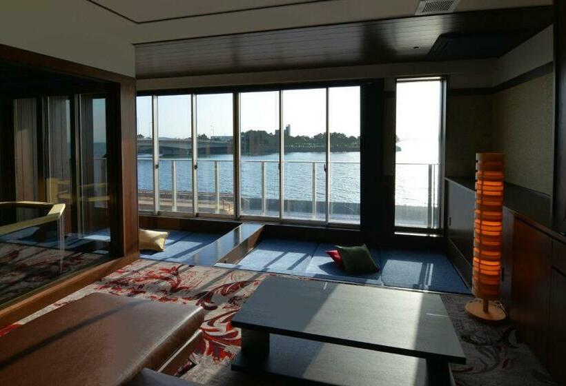 חדר סטנדרט לארבעה, Toriizaki Club Sushi Auberge