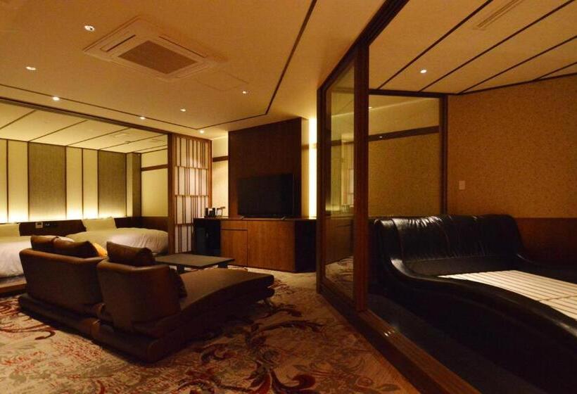 חדר סטנדרט לארבעה, Toriizaki Club Sushi Auberge