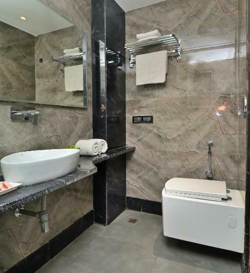 Family Suite, Vanson Delite New Delhi Railway Station