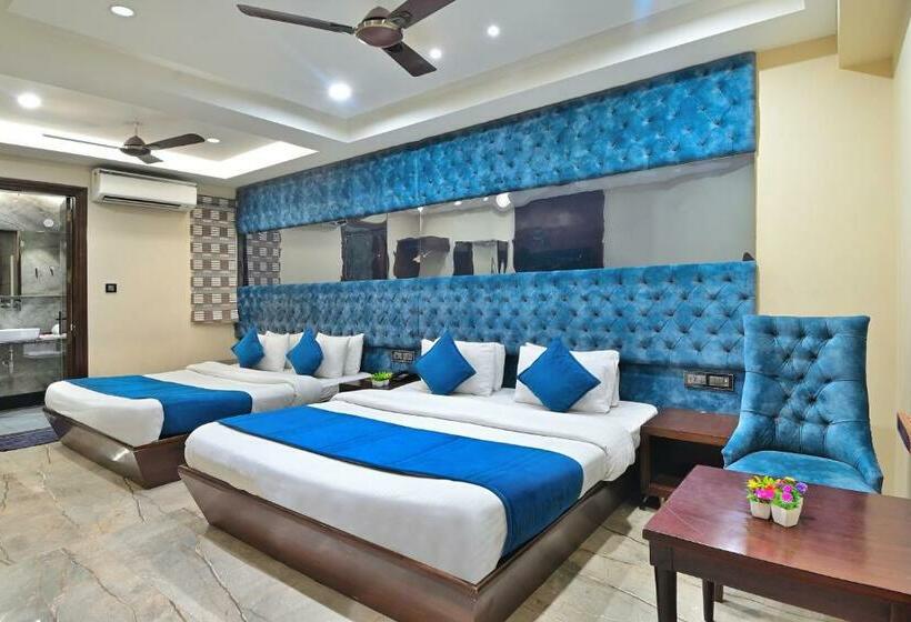 Family Suite, Vanson Delite New Delhi Railway Station