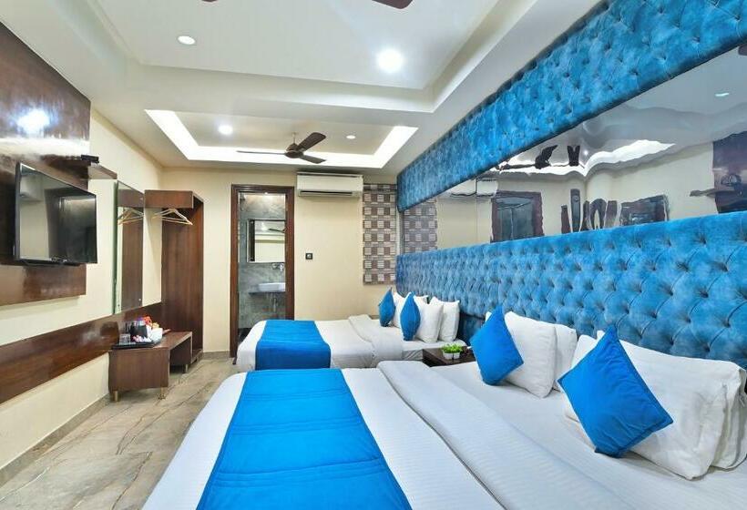 Family Suite, Vanson Delite New Delhi Railway Station