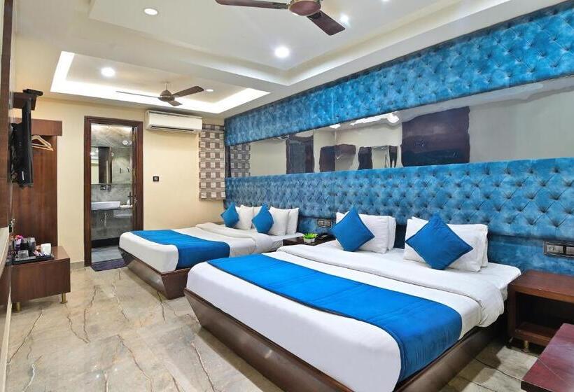 Family Suite, Vanson Delite New Delhi Railway Station