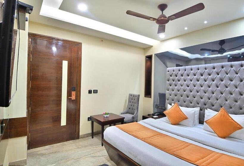 Номер Deluxe, Vanson Delite New Delhi Railway Station