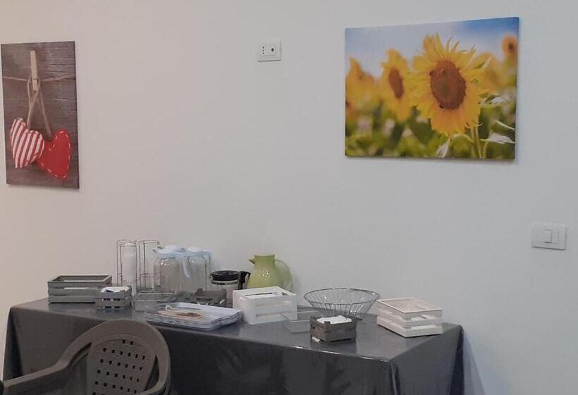 חדר בסיסי לשלושה, B&b Il Girasole