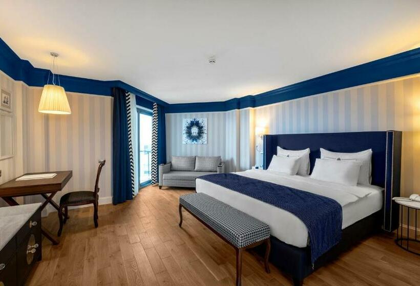 غرفة ديلوكس مطلّة علي البحر مزوَّدة بشُرفة, Rubi Platinum Sign