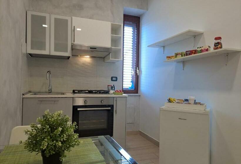 اتاق استاندارد سه نفره, Civico85