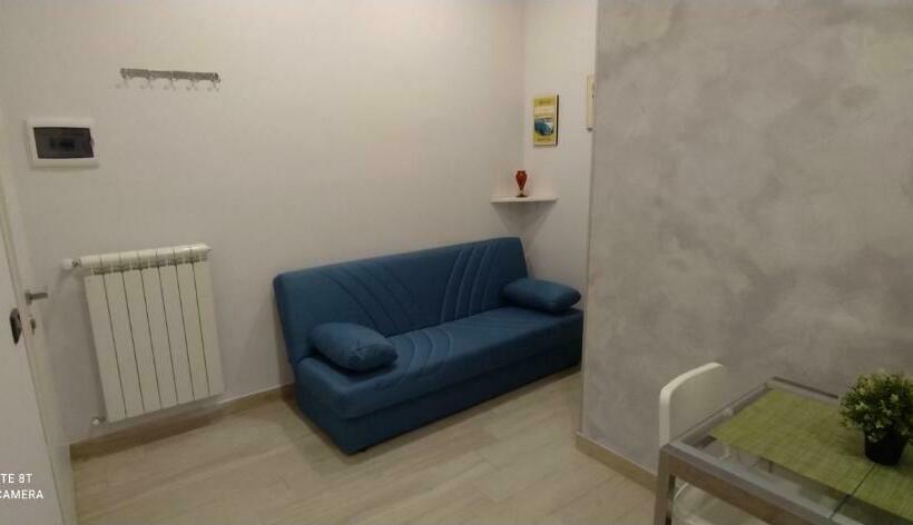 اتاق استاندارد سه نفره, Civico85