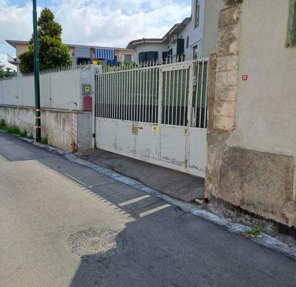 اتاق استاندارد سه نفره, Civico85