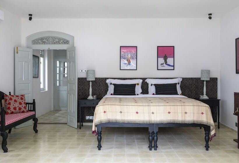 غرفة قياسية, Halcyon Mawella