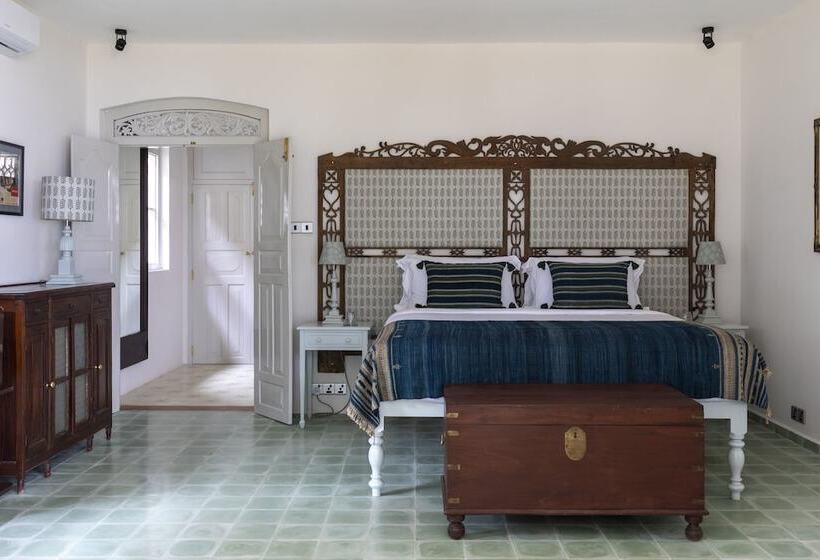 غرفة قياسية, Halcyon Mawella