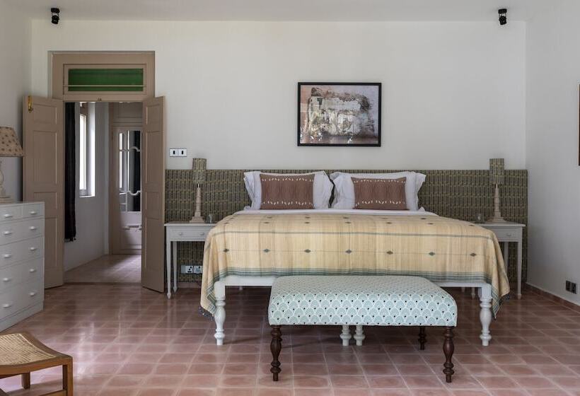 غرفة قياسية, Halcyon Mawella