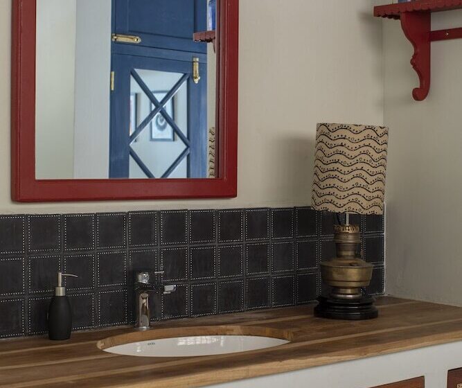 غرفة قياسية ثلاثية, Halcyon Mawella