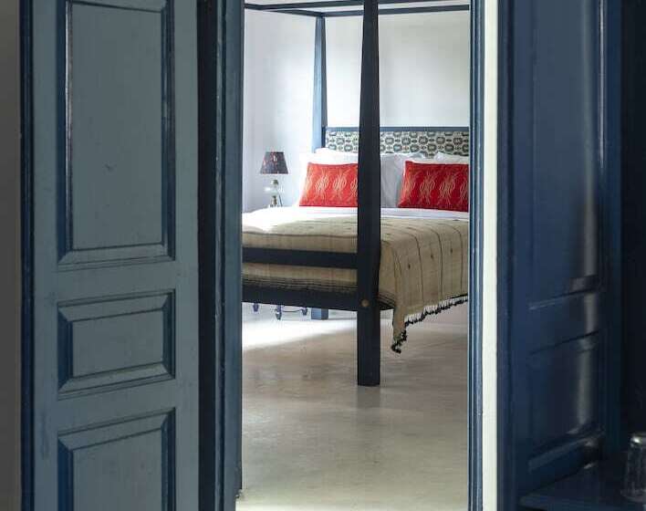 غرفة قياسية ثلاثية, Halcyon Mawella