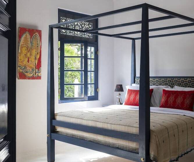 غرفة قياسية ثلاثية, Halcyon Mawella