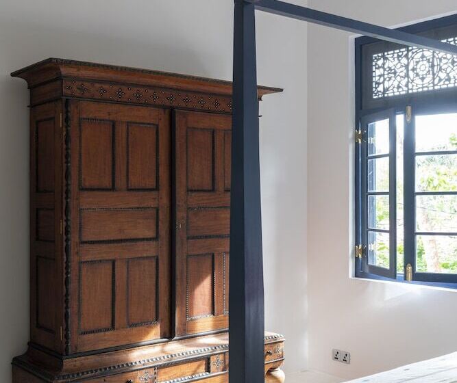 غرفة عائلية, Halcyon Mawella