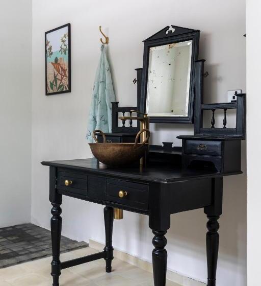 غرفة قياسية, Halcyon Mawella