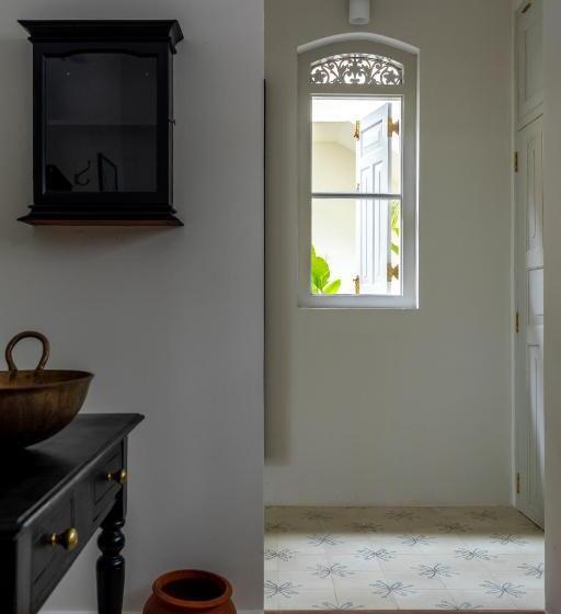 غرفة قياسية, Halcyon Mawella