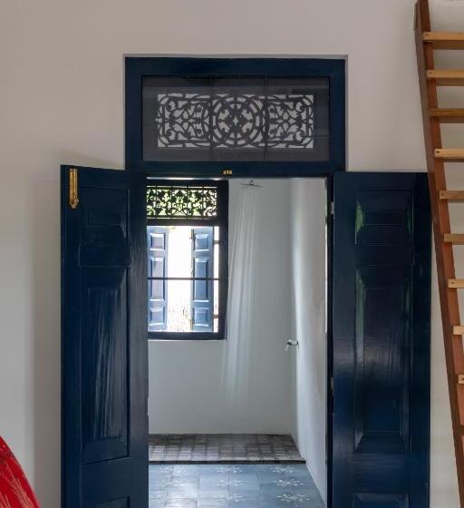 غرفة قياسية ثلاثية, Halcyon Mawella