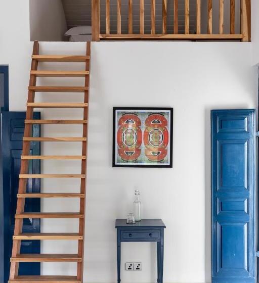 غرفة قياسية ثلاثية, Halcyon Mawella