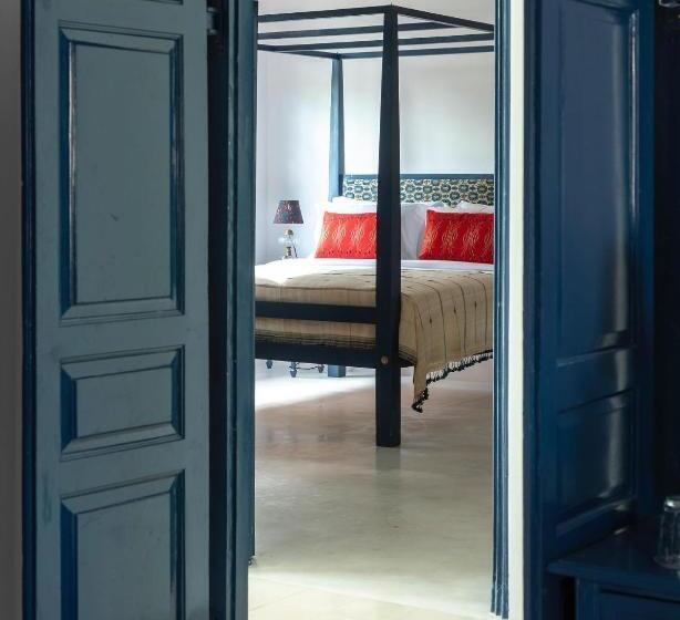 غرفة قياسية ثلاثية, Halcyon Mawella