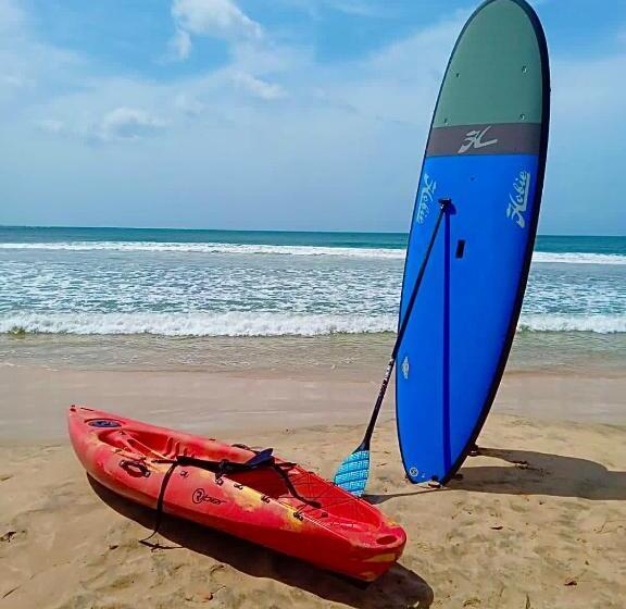 غرفة عائلية, Halcyon Mawella