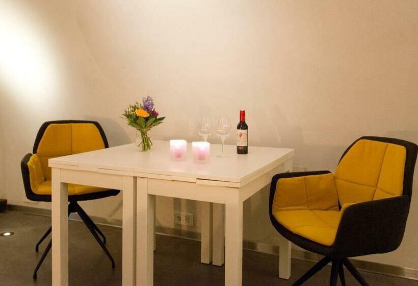 إستوديو سوبيريور, Oudegracht