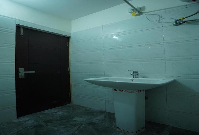 デラックストリプルルーム, Oyo 86335  Grey Orchid